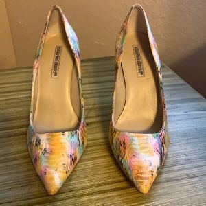Charles David yellow multi sway heel, 5.5